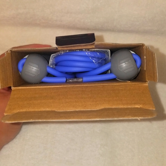 4 Tops + *FREE NEW Jump Rope!* - Picture 12 of 12